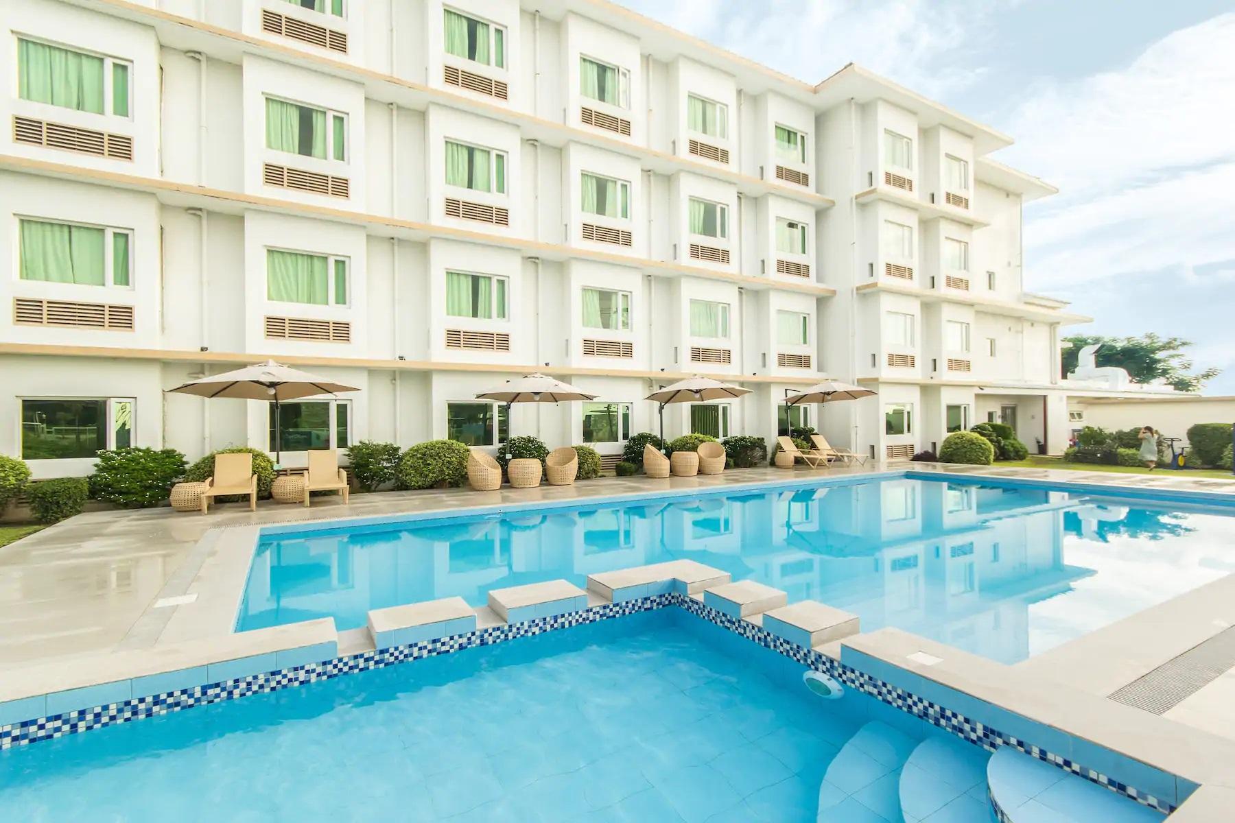 Microtel By Wyndham South Forbes Near Nuvali Santa Rosa  Ngoại thất bức ảnh