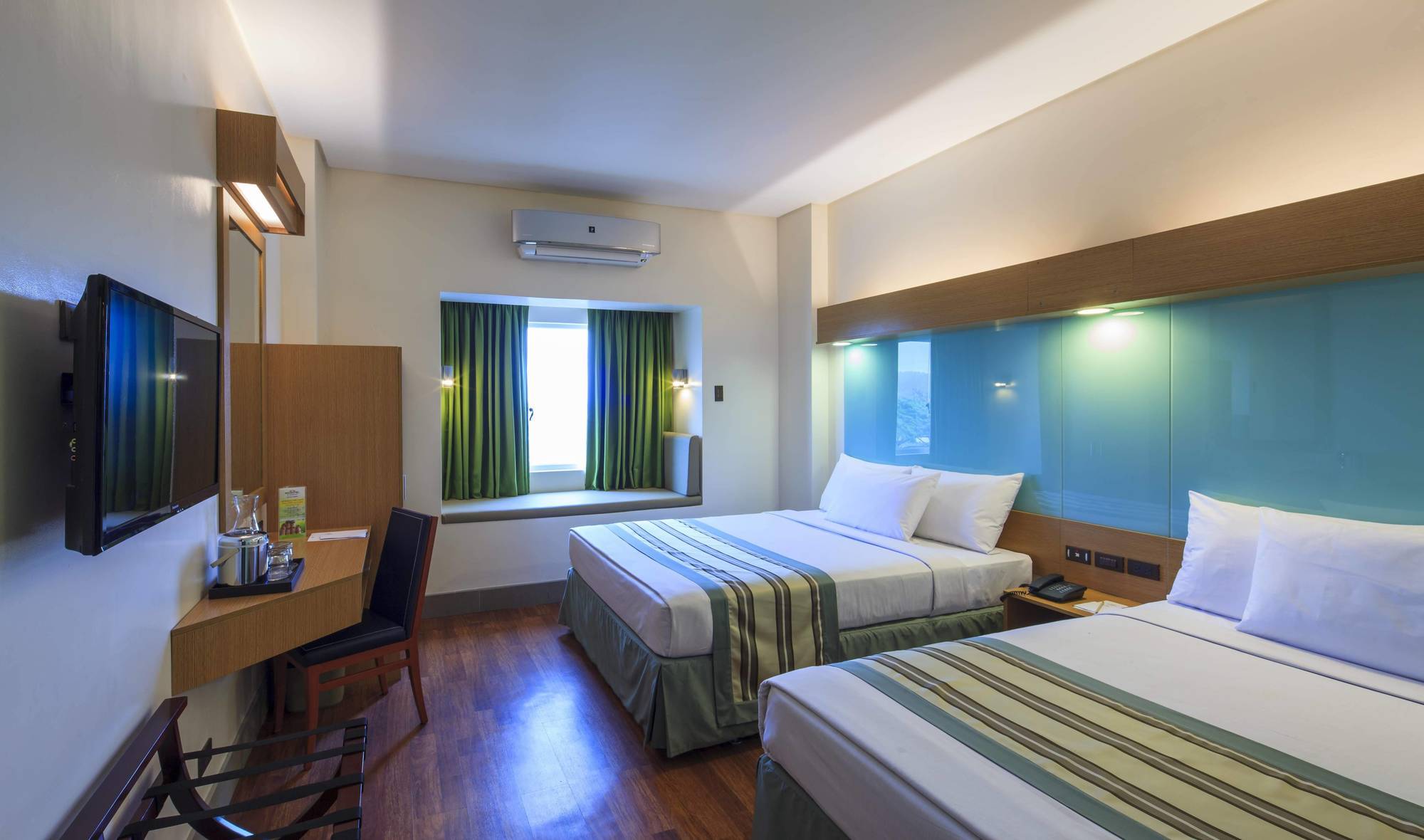 Microtel By Wyndham South Forbes Near Nuvali Santa Rosa  Ngoại thất bức ảnh
