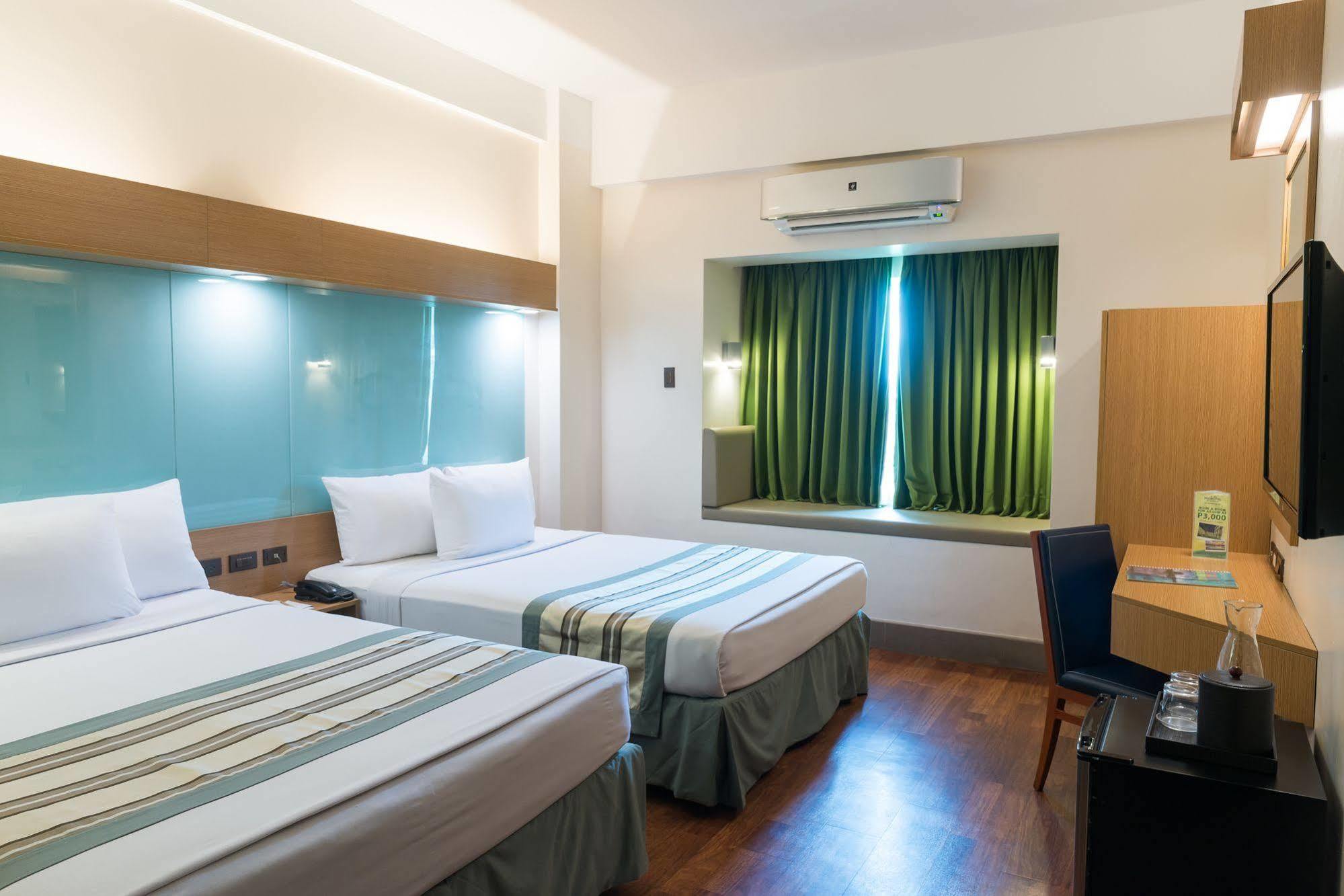 Microtel By Wyndham South Forbes Near Nuvali Santa Rosa  Ngoại thất bức ảnh