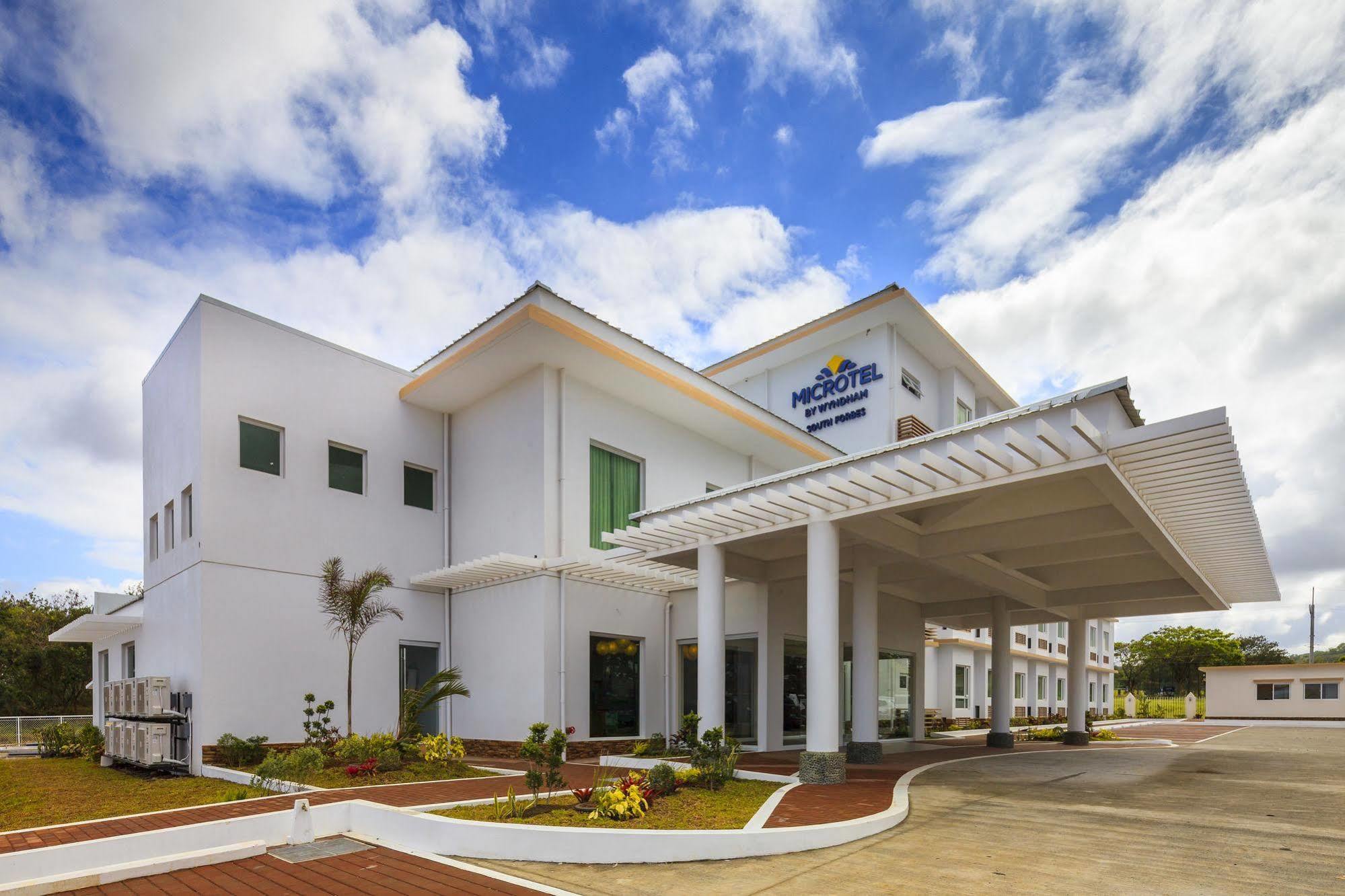 Microtel By Wyndham South Forbes Near Nuvali Santa Rosa  Ngoại thất bức ảnh