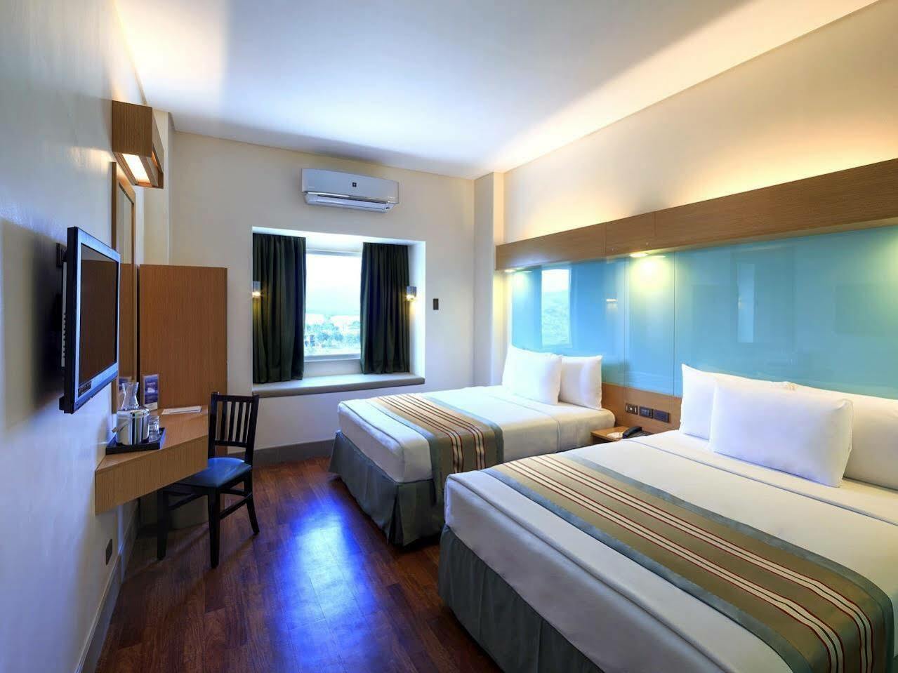 Microtel By Wyndham South Forbes Near Nuvali Santa Rosa  Ngoại thất bức ảnh