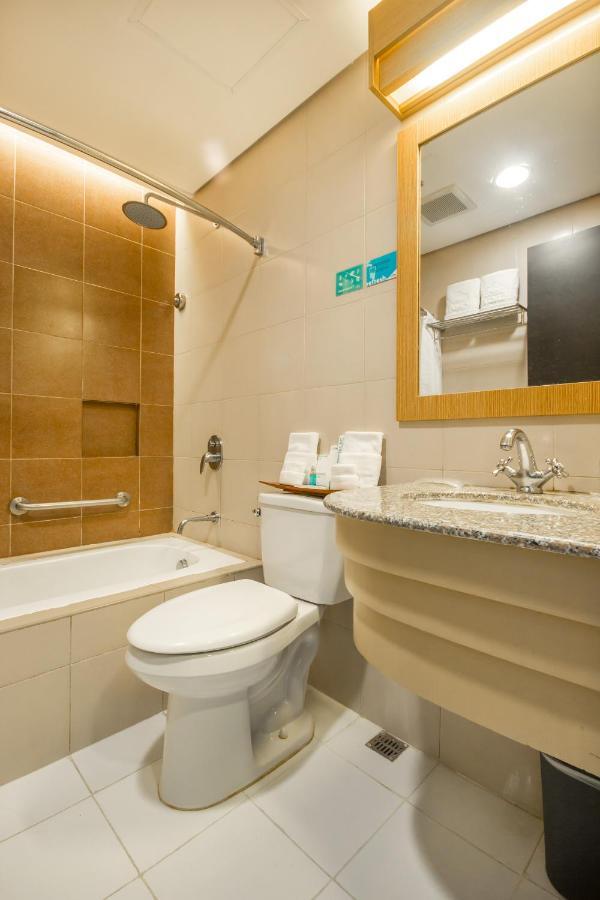 Microtel By Wyndham South Forbes Near Nuvali Santa Rosa  Ngoại thất bức ảnh